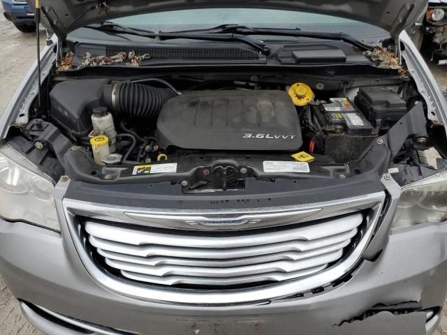 2015 Chrysler Town & Country Touring L