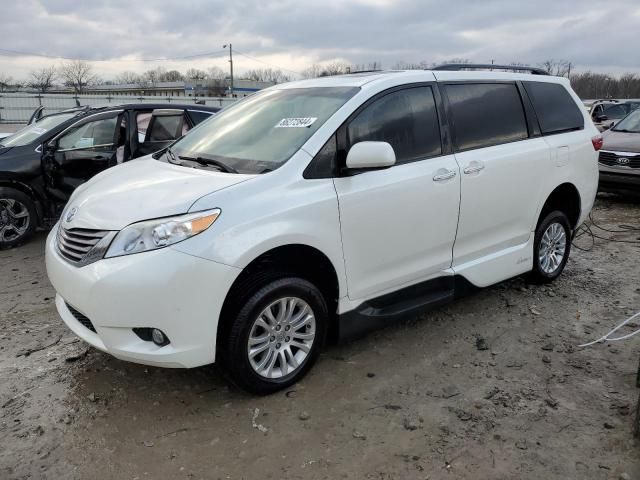 2017 Toyota Sienna XLE