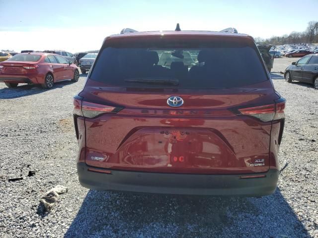 2022 Toyota Sienna XLE