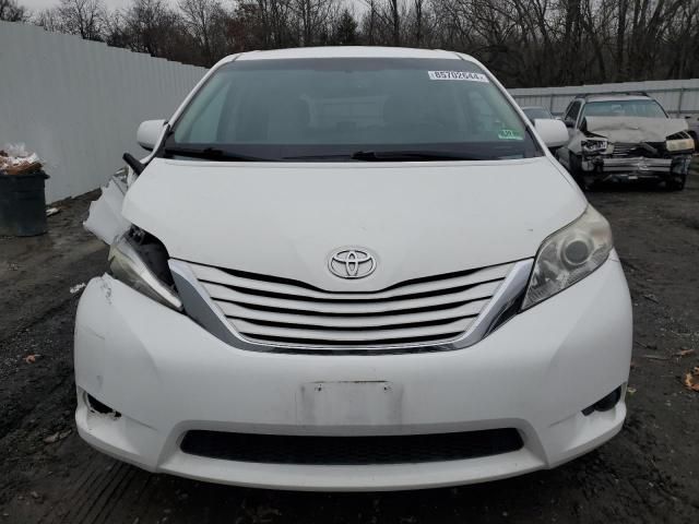 2015 Toyota Sienna LE