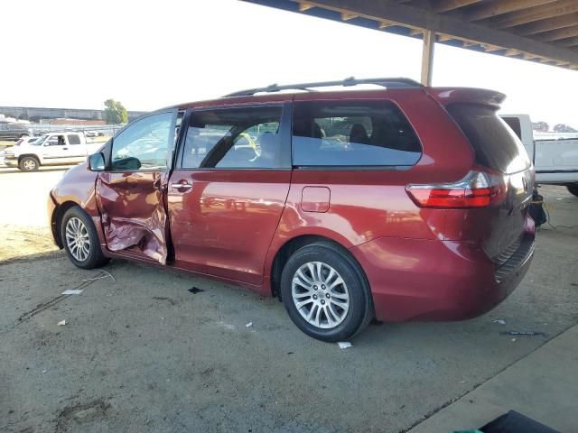 2017 Toyota Sienna XLE