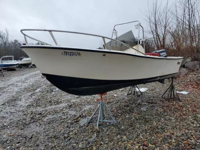 1985 Seaswirl Boat