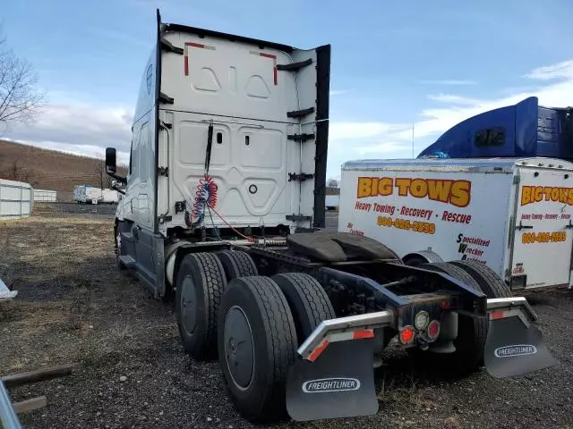 2019 Freightliner Cascadia 126