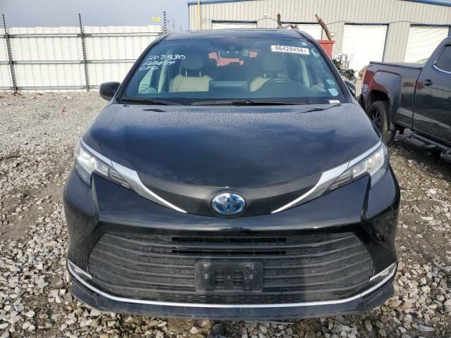 2021 Toyota Sienna XLE