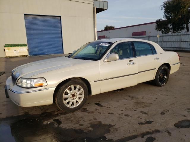 2005 Lincoln Town Car Signature