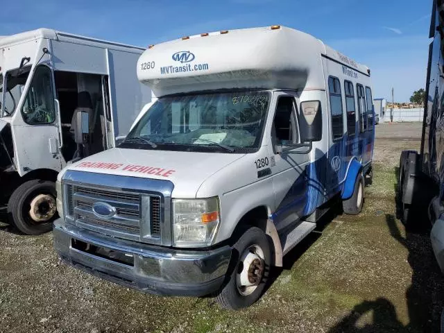 2009 Ford Econoline E350 Super Duty Cutaway Van