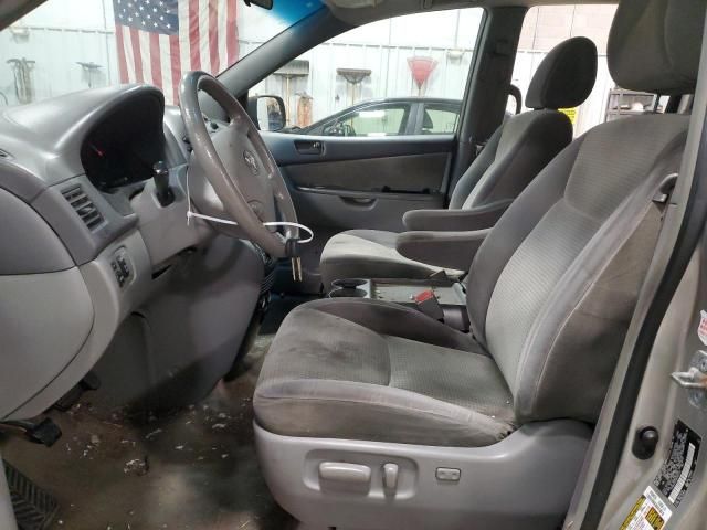 2009 Toyota Sienna CE