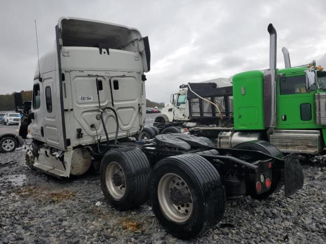 2013 Freightliner Cascadia 113