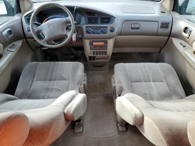 2002 Toyota Sienna CE