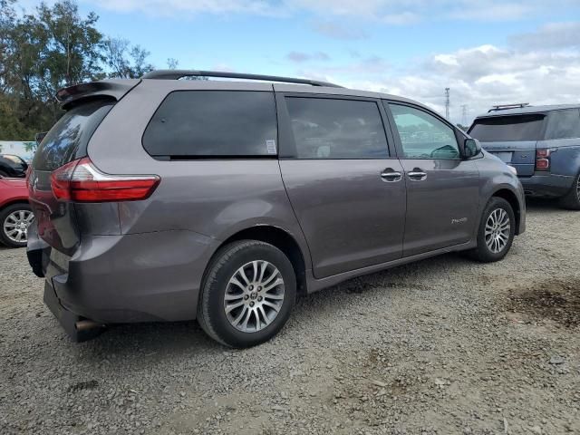 2020 Toyota Sienna XLE