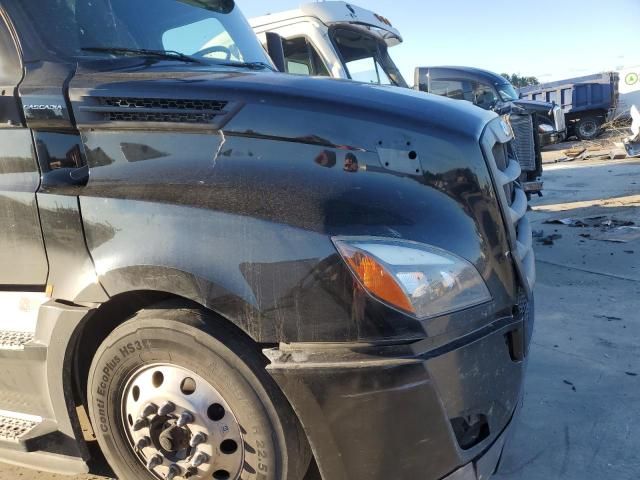 2019 Freightliner Cascadia 126