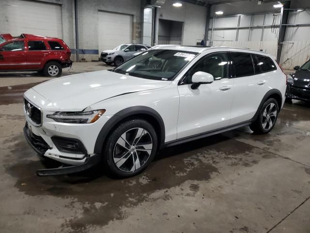 2021 Volvo V60 Cross Country T5 Momentum