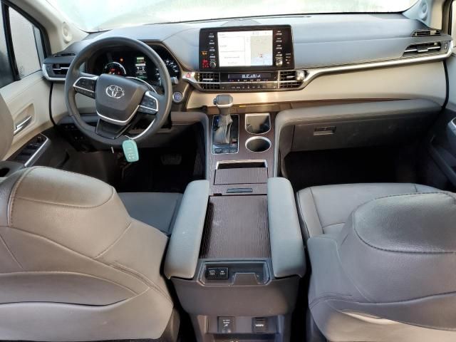 2022 Toyota Sienna XLE