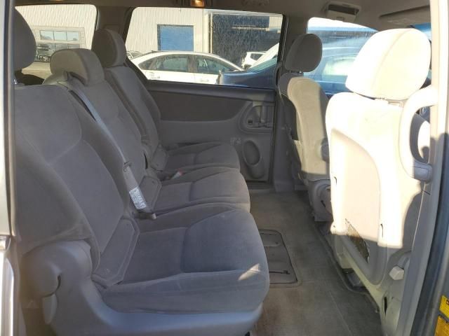 2004 Toyota Sienna CE