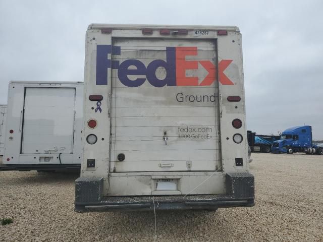 2000 Freightliner Chassis M Line WALK-IN Van