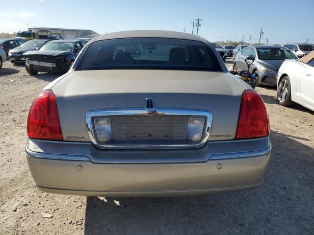 2005 Lincoln Town Car Signature Limited