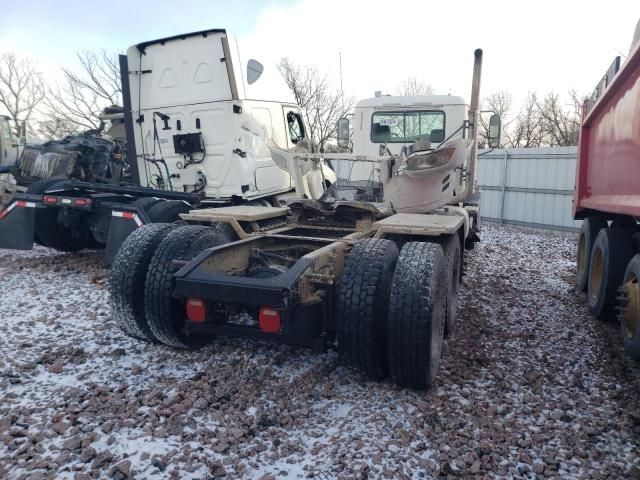 2016 Mack 600 CXU600