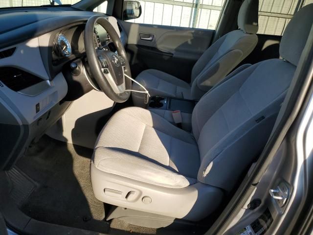 2018 Toyota Sienna LE