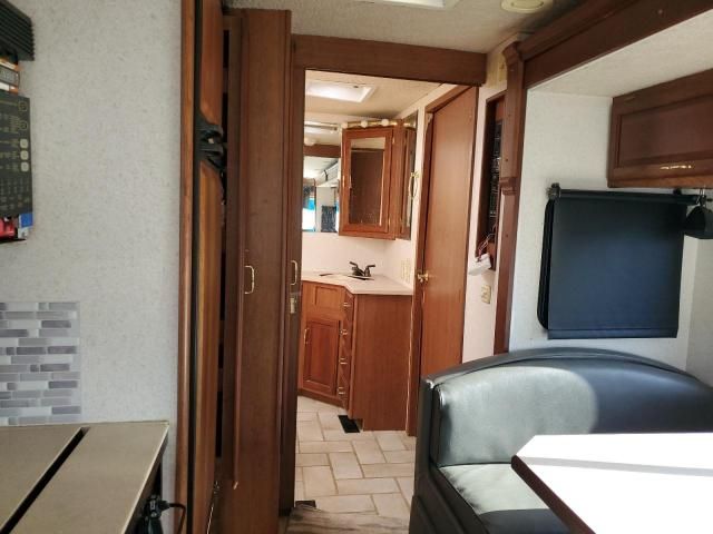 2002 Winnebago 2002 Freightliner Chassis X Line Motor Home