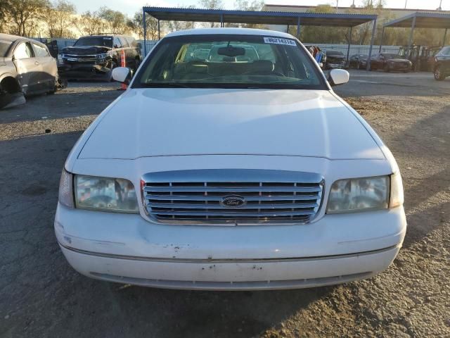 2000 Ford Crown Victoria LX