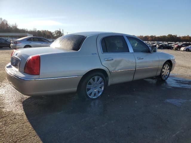 2005 Lincoln Town Car Signature Limited