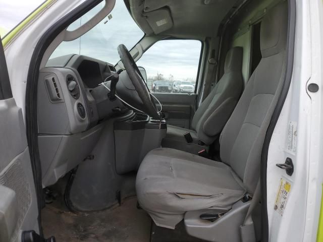 2011 Ford Econoline E350 Super Duty Cutaway Van