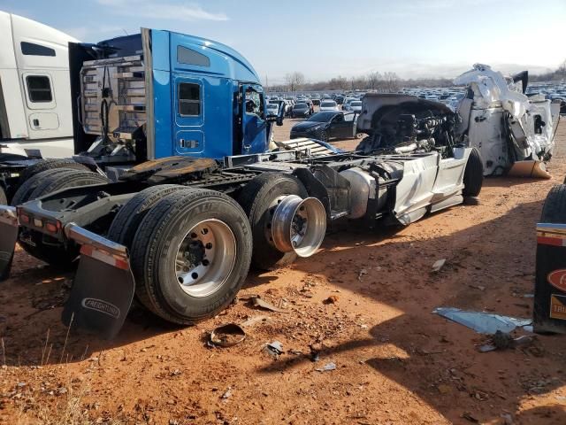 2021 Freightliner Cascadia 126