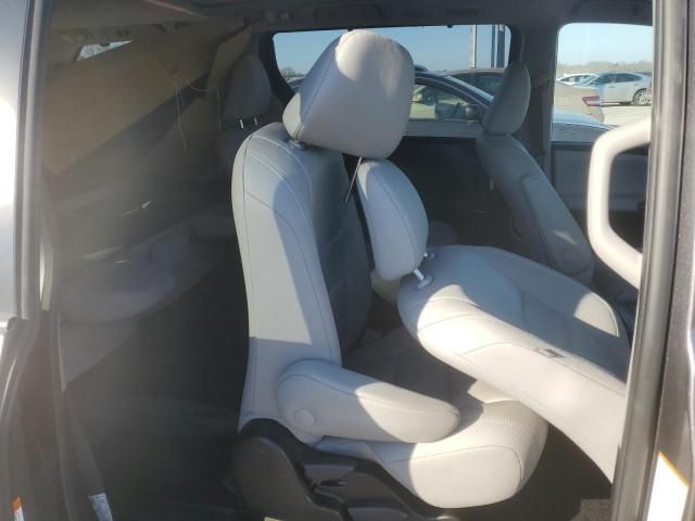 2018 Toyota Sienna XLE