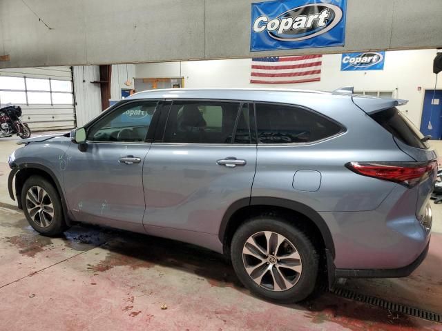 2022 Toyota Highlander Hybrid XLE