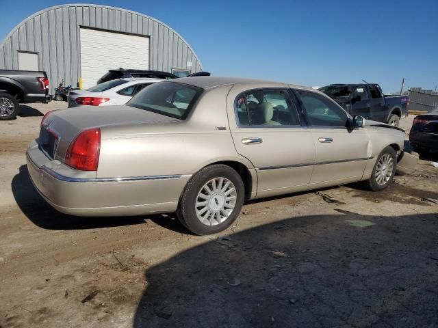 2005 Lincoln Town Car Signature Limited