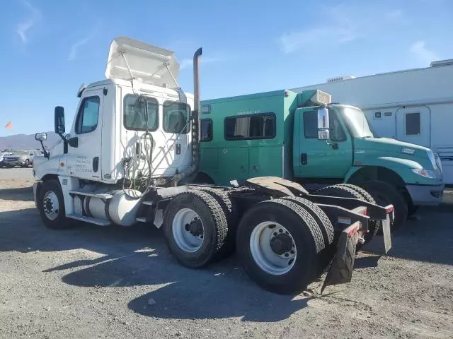 2012 Freightliner Cascadia 125