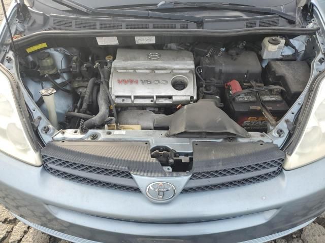 2005 Toyota Sienna XLE