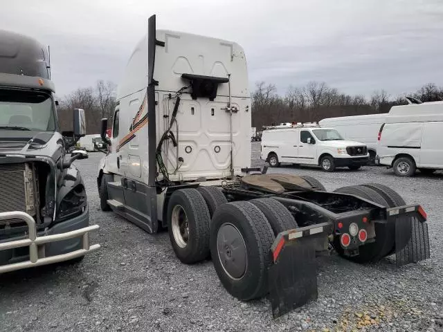 2020 Freightliner Cascadia 126