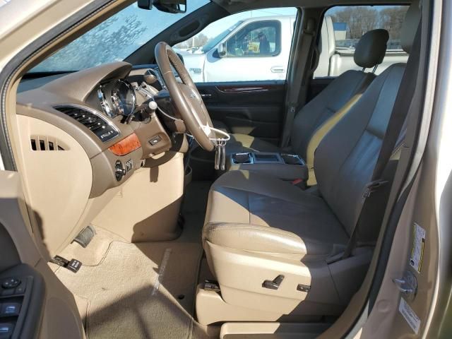 2014 Chrysler Town & Country Touring L