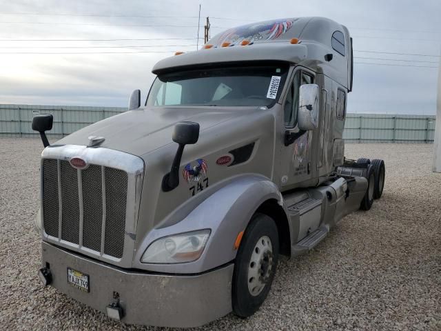 2012 Peterbilt 587