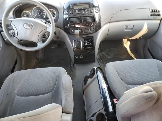 2004 Toyota Sienna CE