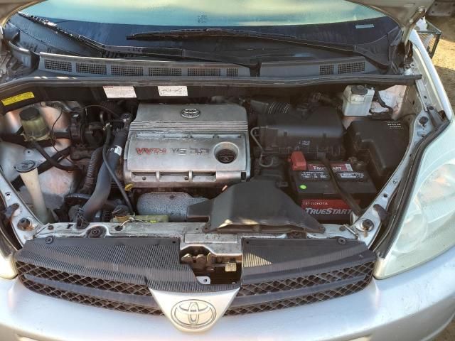 2004 Toyota Sienna CE