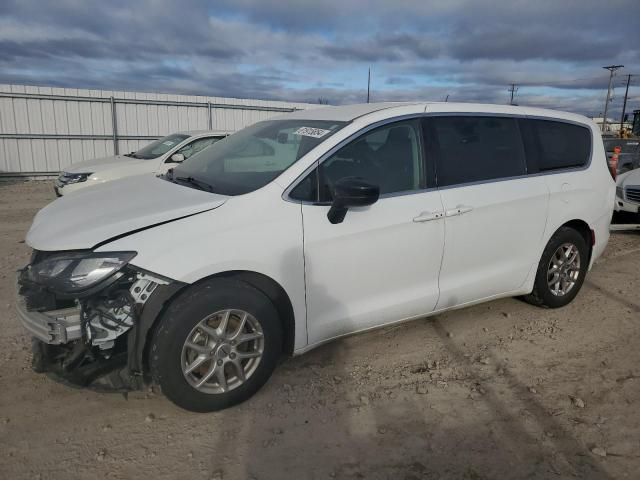 2024 Chrysler Voyager LX