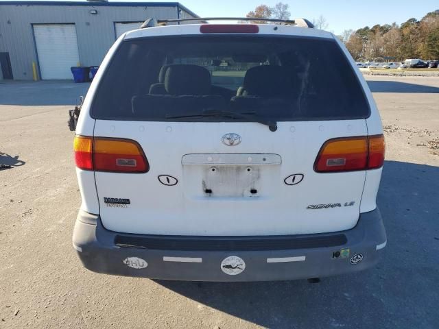 2000 Toyota Sienna LE