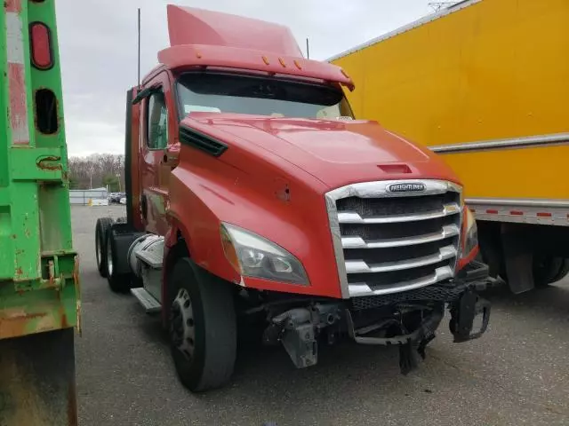 2019 Freightliner Cascadia 126