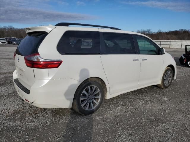 2020 Toyota Sienna XLE