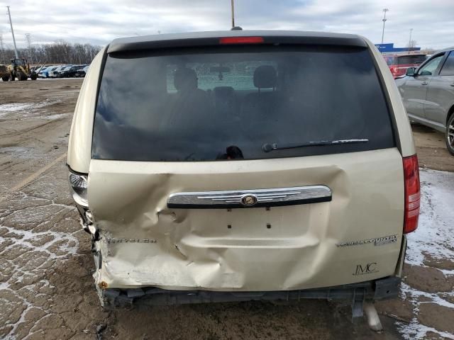 2010 Chrysler Town & Country LX