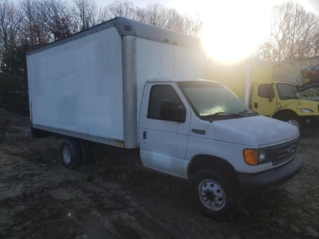 2004 Ford Econoline E350 Super Duty Cutaway Van