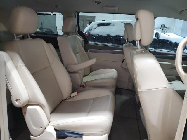 2010 Volkswagen Routan SE