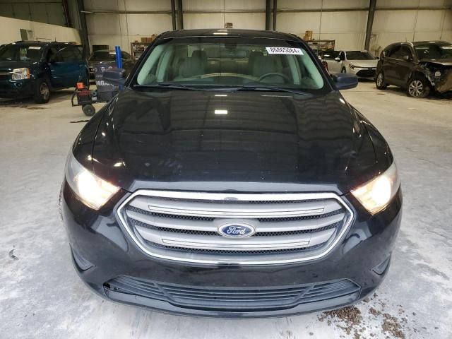 2013 Ford Taurus SE