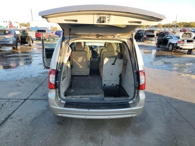 2012 Chrysler Town & Country Touring L