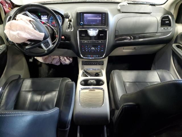 2013 Chrysler Town & Country Touring L