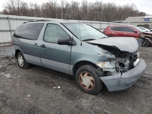 1998 Toyota Sienna LE