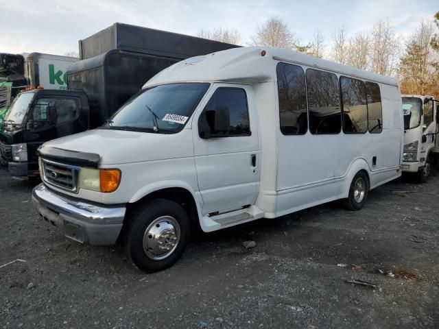 2004 Ford Econoline E350 Super Duty Cutaway Van