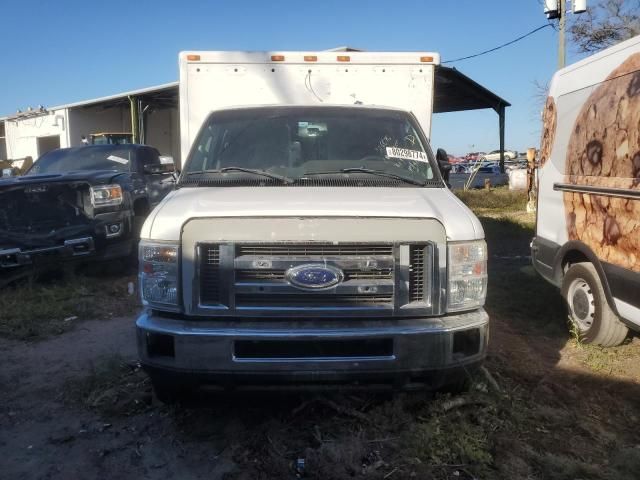 2018 Ford Econoline E450 Super Duty Cutaway Van